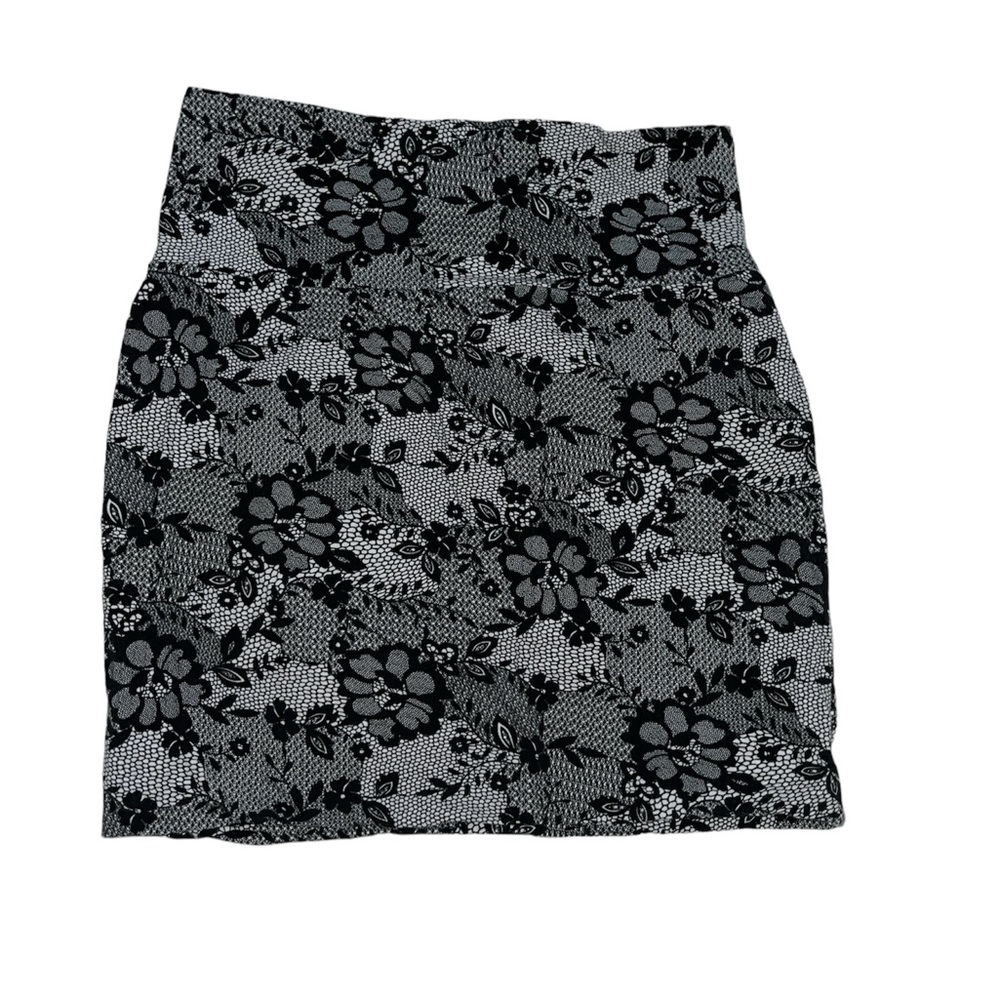 Lace print slip on skirt